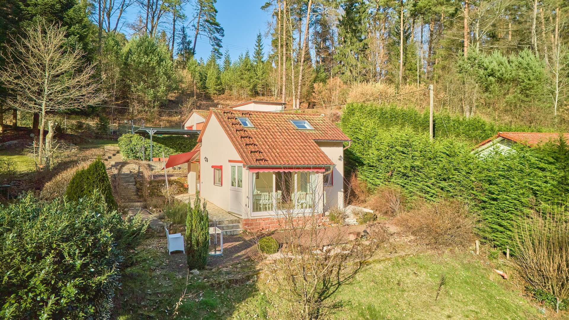 Ferienhaus Waldromantik in ruhiger Waldlage mit Garten