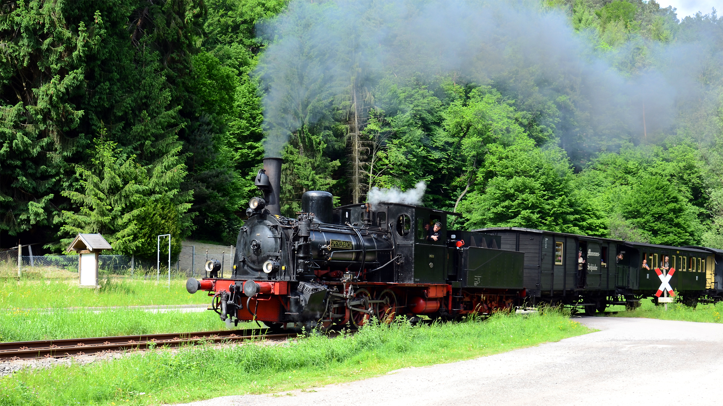 Das echte Kuckucksbähnel auf seiner Strecke zwischen Neustadt und Elmstein